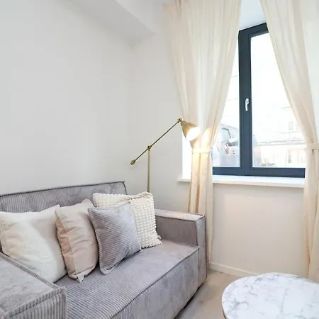 Apartament Stylish Studio, Private Parking, Washer & Dryer