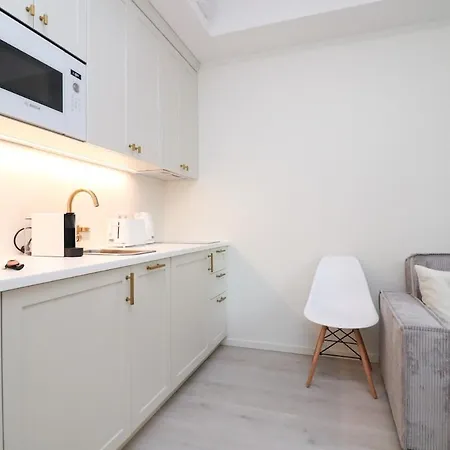 Stylish Studio, Private Parking, Washer & Dryer Apartament Tallin