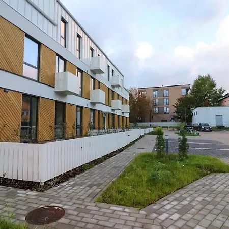 Stylish Studio, Private Parking, Washer & Dryer