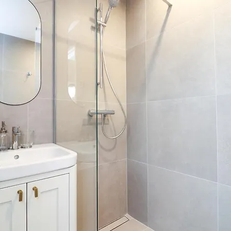 Stylish Studio, Private Parking, Washer & Dryer Tallin